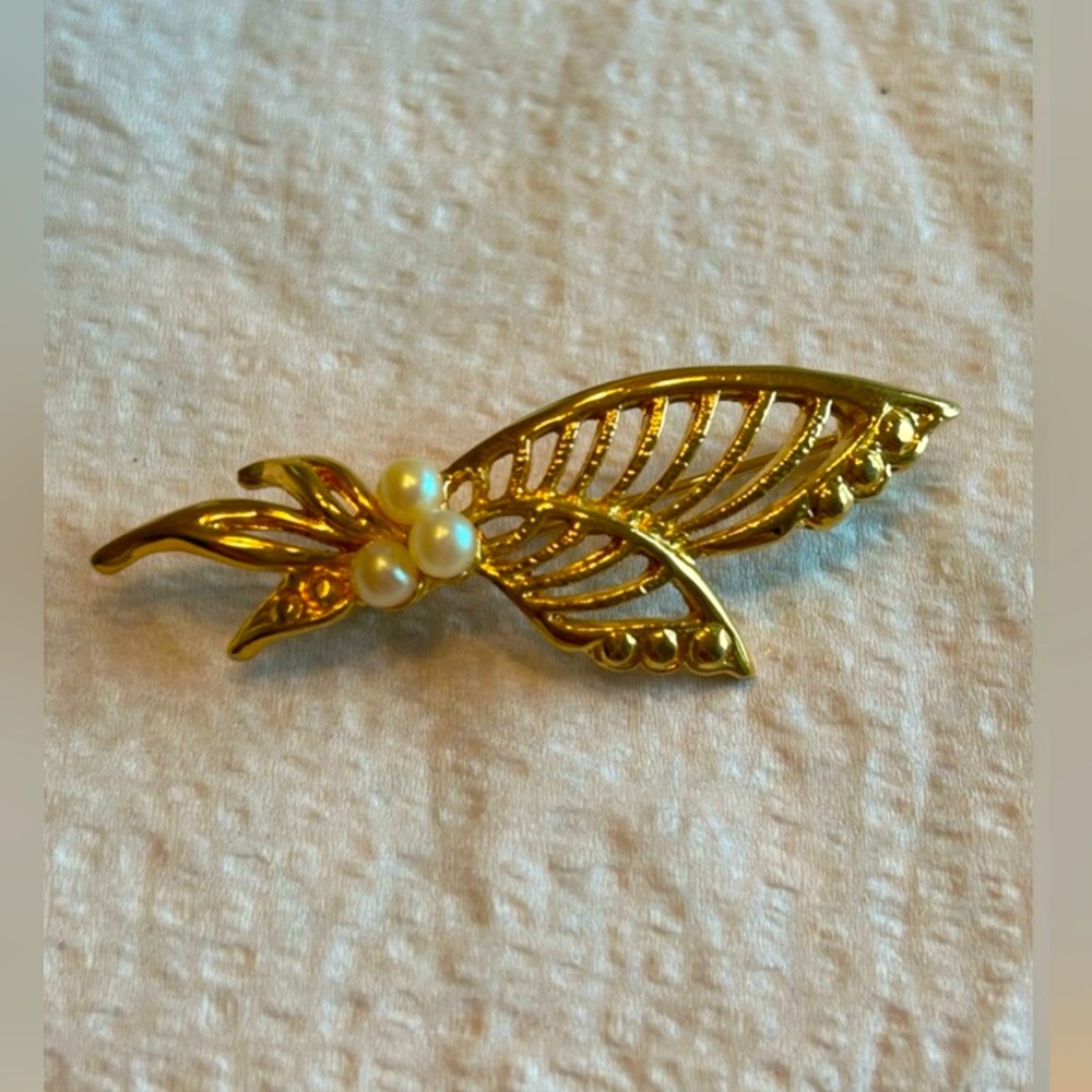 Gold toned Leaf Brooch with Pearl Accents